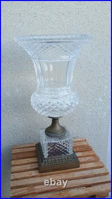 Imposant Vase Médicis En Cristal Taillé Sur Pied Création vaudeville à Baccarat