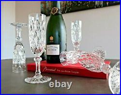 Juvisy cristal Baccarat. 7 flûtes à champagne. H17,6cm. Non estampillé