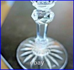 Juvisy cristal Baccarat. 7 flûtes à champagne. H17,6cm. Non estampillé