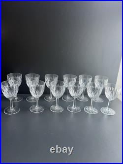 Lot 12 Verres A Vin En Cristal Baccarat modèle à écaille