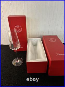 Lot 2 flûtes à champagne modèle château en cristal de Baccarat (prix des deux) Lot 2 flûtes à champagne modèle château en cristal de Baccarat (prix des deux)