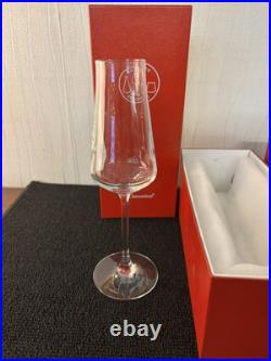 Lot 2 flûtes à champagne modèle château en cristal de Baccarat (prix des deux) Lot 2 flûtes à champagne modèle château en cristal de Baccarat (prix des deux)