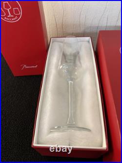 Lot 2 flûtes à champagne modèle château en cristal de Baccarat (prix des deux) Lot 2 flûtes à champagne modèle château en cristal de Baccarat (prix des deux)