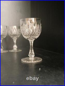 Lot 7 Verres à vin blanc en cristal taillé Baccarat forme 6186 taille 8357 Lot 7 Verres à vin blanc en cristal taillé Baccarat forme 6186 taille 8357