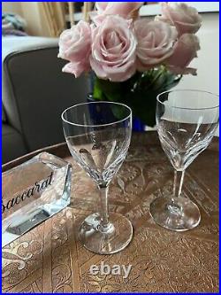 Lot de 2 verres à vin 15 cm Cristal Baccarat modèle Genova très bon état Lot de 2 verres à vin 15 cm Cristal Baccarat modèle Genova très bon état
