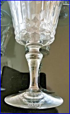 Lot de huit verres à vin rouge Baccarat en cristal taillé modèle Piccadilly 14cm