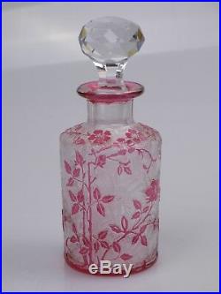 Magnifique flacon en cristal de Baccarat modèle Eglantier rose 14,5 cm