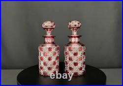 Paire de flacons anciens en cristal taillé rouge rubis Maison Baccarat Paire de flacons anciens en cristal taillé rouge rubis Maison Baccarat