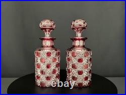 Paire de flacons anciens en cristal taillé rouge rubis Maison Baccarat Paire de flacons anciens en cristal taillé rouge rubis Maison Baccarat