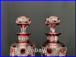Paire de flacons anciens en cristal taillé rouge rubis Maison Baccarat Paire de flacons anciens en cristal taillé rouge rubis Maison Baccarat