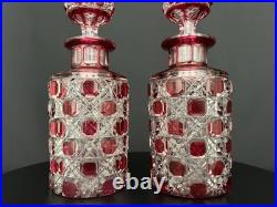 Paire de flacons anciens en cristal taillé rouge rubis Maison Baccarat Paire de flacons anciens en cristal taillé rouge rubis Maison Baccarat