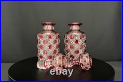 Paire de flacons anciens en cristal taillé rouge rubis Maison Baccarat Paire de flacons anciens en cristal taillé rouge rubis Maison Baccarat