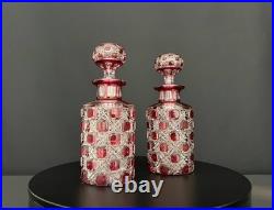 Paire de flacons anciens en cristal taillé rouge rubis Maison Baccarat Paire de flacons anciens en cristal taillé rouge rubis Maison Baccarat