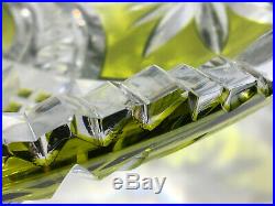 Plat à gateaux plateau en cristal de BACCARAT doublé vert mousse et taillé