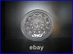 Plateau plat assiette en cristal manufacture de Creusot Baccarat Charles X fleur Plateau plat assiette en cristal manufacture de Creusot Baccarat Charles X fleur
