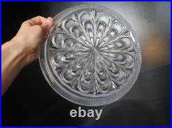 Plateau plat assiette en cristal manufacture de Creusot Baccarat Charles X fleur Plateau plat assiette en cristal manufacture de Creusot Baccarat Charles X fleur