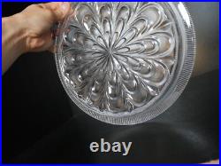 Plateau plat assiette en cristal manufacture de Creusot Baccarat Charles X fleur Plateau plat assiette en cristal manufacture de Creusot Baccarat Charles X fleur