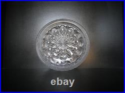 Plateau plat assiette en cristal manufacture de Creusot Baccarat Charles X fleur Plateau plat assiette en cristal manufacture de Creusot Baccarat Charles X fleur