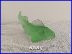 Poisson vert Baccarat France Cristal satiné signé 14 cm tor