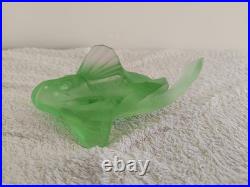 Poisson vert Baccarat France Cristal satiné signé 14 cm tor