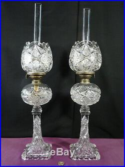 Rare paire de lampes à pétrole et leur tulipe en cristal de baccarat XIXéme