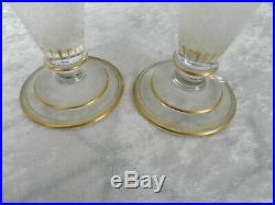Rare paire de vase en cristal de Baccarat dégagé à l'acide et doré