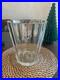 Seau_a_champagne_en_cristal_de_Baccarat_exclusif_pour_la_cuvee_Rene_Lalou_Mumm_01_dl