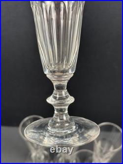 Série de 7 Flûtes à Champagne en Cristal de Baccarat Taillés Pans Coupés XIXe