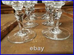 Série de 8 verres à vin blanc en cristal de Baccarat modèle Piccadilly 12,7cm