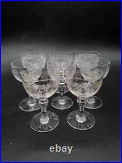 Série de huit verres à liqueur en cristal gravé de Baccarat modèle Pompadour Série de huit verres à liqueur en cristal gravé de Baccarat modèle Pompadour