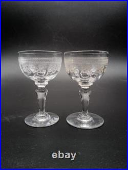 Série de huit verres à liqueur en cristal gravé de Baccarat modèle Pompadour Série de huit verres à liqueur en cristal gravé de Baccarat modèle Pompadour