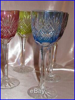Série de six verres à vin Roemer de couleur en cristal taillé