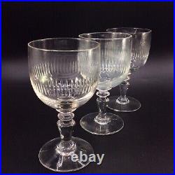 Série de trois verres à eau en cristal taillé de Baccarat modèle Renaissance