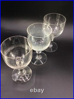 Série de trois verres à eau en cristal taillé de Baccarat modèle Renaissance