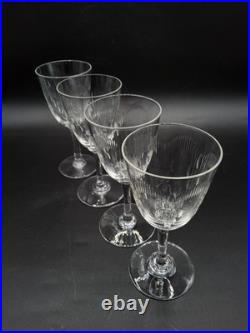 Série quatre verres à vin rouge cristal soufflé taillé Baccarat modèle Molière Série quatre verres à vin rouge cristal soufflé taillé Baccarat modèle Molière