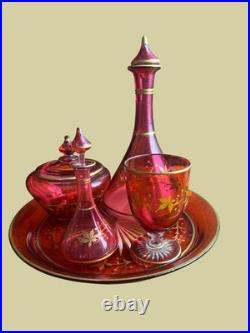 Service De Nuit En Cristal De Baccarat Rouge Et Doré A L Or Fin. 5 Péces