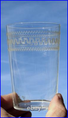 Service de 6 gobelets en cristal de Baccarat Forme conique frise athénienne H 10