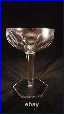 Service de 8 coupes a champagne en cristal de Baccarat modèle Compiègne