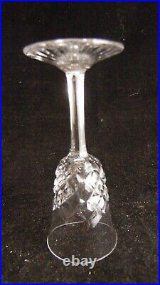 Service de 8 verres à liqueur en cristal de Baccarat modèle Burgos