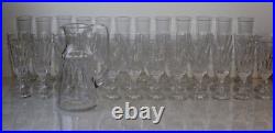 Service de verres à pied en cristal Baccarat modèle Assas 37 Pièces