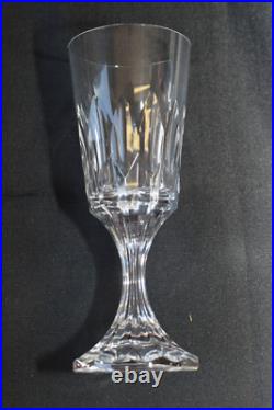 Service de verres à pied en cristal Baccarat modèle Assas 37 Pièces