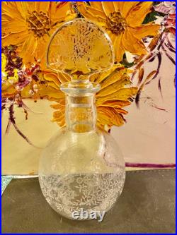 Signé Baccarat carafe en cristal gravé modèle Marillon hauteur 24,5 cm