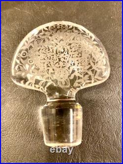 Signé Baccarat carafe en cristal gravé modèle Marillon hauteur 24,5 cm
