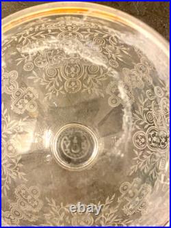 Signé Baccarat carafe en cristal gravé modèle Marillon hauteur 24,5 cm