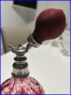 Vaporisateur à parfum en cristal de Baccarat doublé rouge et taillé