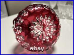 Vaporisateur à parfum en cristal de Baccarat doublé rouge et taillé