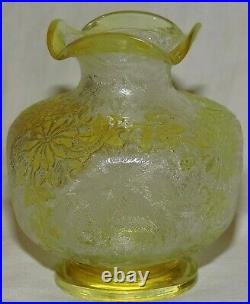 Vase Baccarat Degage A L'acide Couleur Jaune Decors De Fleurs Vase Baccarat Degage A L'acide Couleur Jaune Decors De Fleurs