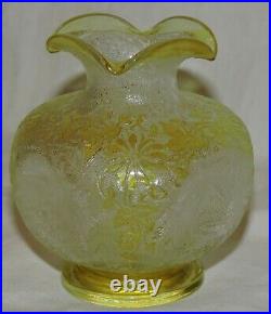 Vase Baccarat Degage A L'acide Couleur Jaune Decors De Fleurs Vase Baccarat Degage A L'acide Couleur Jaune Decors De Fleurs