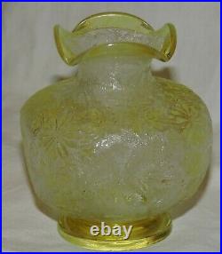 Vase Baccarat Degage A L'acide Couleur Jaune Decors De Fleurs Vase Baccarat Degage A L'acide Couleur Jaune Decors De Fleurs
