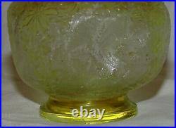 Vase Baccarat Degage A L'acide Couleur Jaune Decors De Fleurs Vase Baccarat Degage A L'acide Couleur Jaune Decors De Fleurs